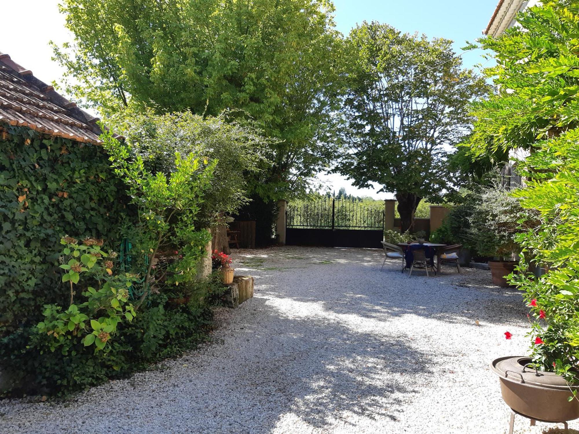 Cherche Midi Noves Extérieur photo